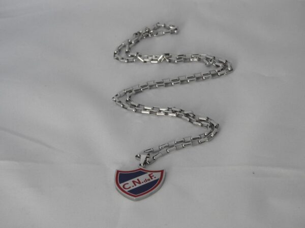 ESCUDO NACIONAL CON CADENA ACERO QUIRURGICO